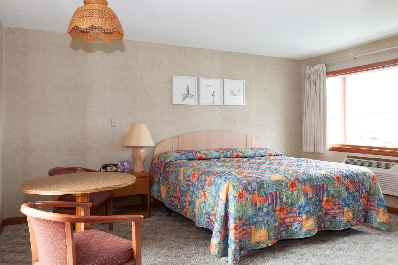Town & Country Motor Motel 2*