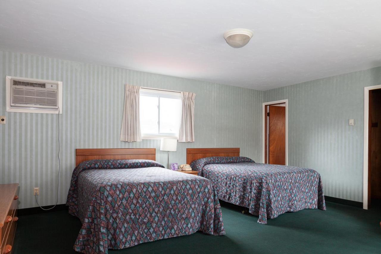 Town & Country Motor Motel 2*